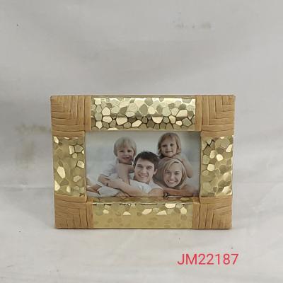 China Home Decor Handmade Photo Frame Decorative Photo Frame Gold Color Recycled Material for sale