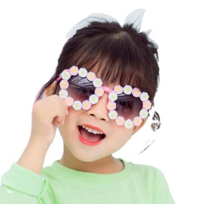 China Comfort Fashion Style Sun Glasses Kids Design Luxury Eyewear Kids Small Size Sunglasses for sale