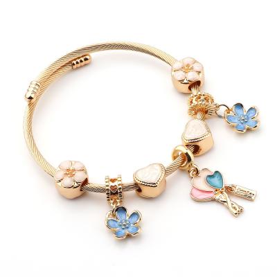 China New Style Romantic Women's Bracelet Love Five Leaf Flower Alloy Adjustable Crystal Bracelet for sale