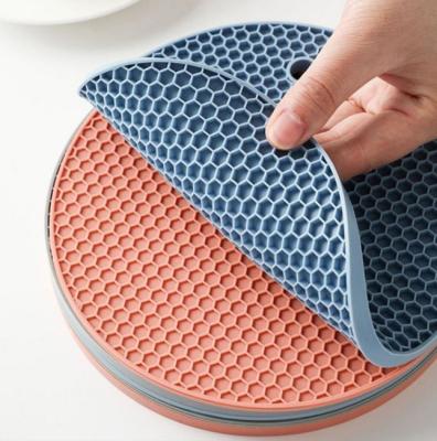 China Contemporary Amazon Kitchen Utensil No Slip Heat Resistant Silicone Honeycomb Mat Coaster Hot Pot Holder for sale