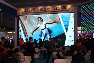 China exhibición llevada interior de los altos broadcas vivos de la definición con imagen clara en venta