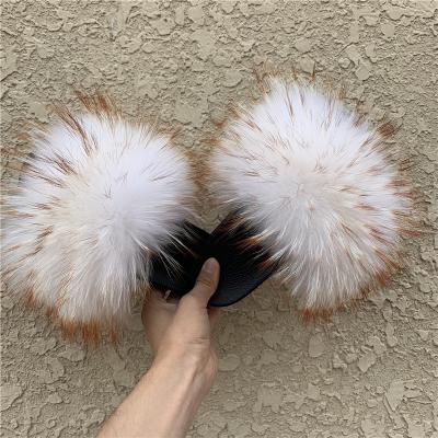 China 2020 fashion trend wholesale new custom logo fox fur slippers ladies real fashion fluffy raccoon fur sandals women luxury fox fur slides for sale