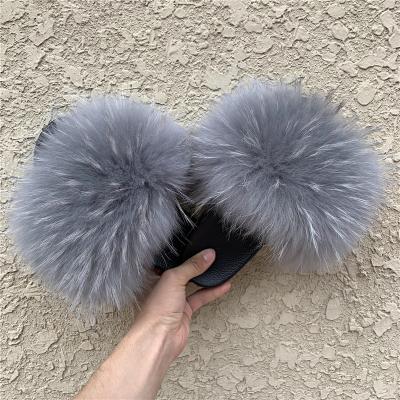 China 2020 fashion trend wholesale new custom logo fox fur slippers ladies real fashion fluffy raccoon fur sandals women luxury fox fur slides for sale