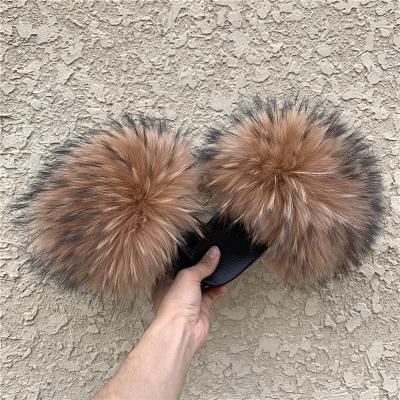 China 2020 fashion trend wholesale new custom logo fox fur slippers ladies real fashion fluffy raccoon fur sandals women luxury fox fur slides for sale