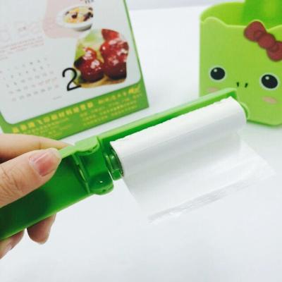 China Manual Custom ABS Clothes Sticky Fiber Cleaning Roller With Mini Handle Lint Roller Travel for sale