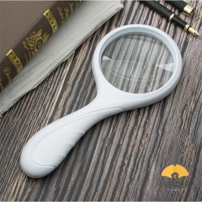 China Brand New Amplification Mirror Large 90Mm Curved Handle 9 5X Type Read Books Newspapers Glass Frame Handheld Plastic Magnification for sale