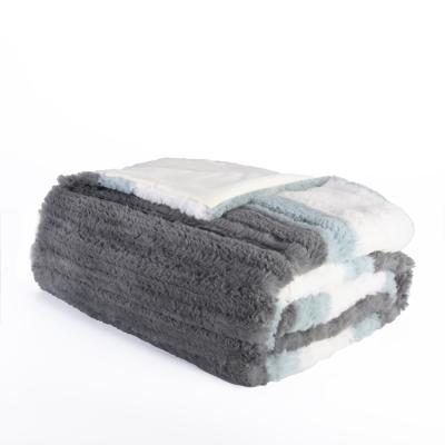 China Super Soft Anti-pilling 100% Polyester Bottom Back Print Faux Fur Throw Blanket for sale