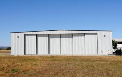 China Aangepaste hoogte Q355b Q235b Staalstructuur Hangar Prefab Metalen Vliegtuig Hangar Te koop