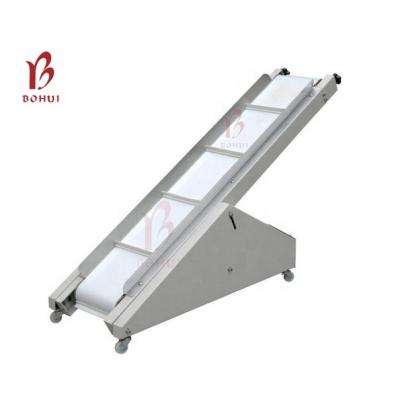 China Food Stainless Steel Mild Steel Outfeed Conveyor Take Out Conveyor For To Make Finished Bag Of Packing Machine for sale