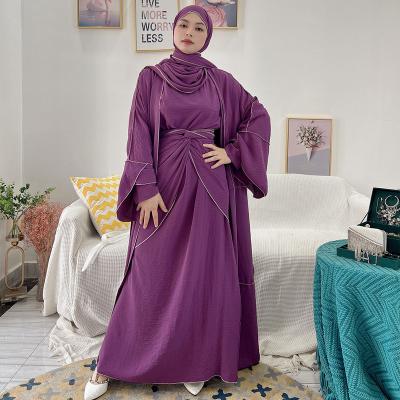 China Latest Turkey Dubai Wholesale Modest Muslimah Styling 2022 Solid Color 3 Pieces Set Abaya With Edged Polyester Wrinkle Women Muslim Dress Abaya Open for sale