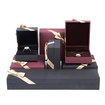 China Newest 2022 New Arrivals Custom Paper Jewelry Boxes For Jewelry With Ribbon for sale