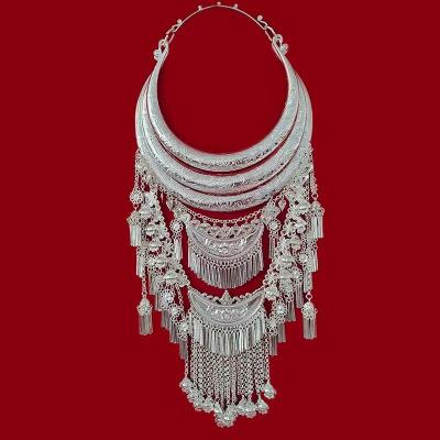 China Lunaric Miao Hmong Jewelry Miao Silver Ethnic Alloy Plated Silver Necklace Lady Ethnic Style Necklace for sale