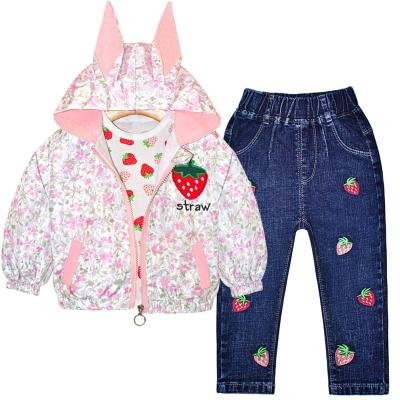 China Strawberry Print Fashion Children Clothing Three Piece Sets Strawberry Baby Zip Up Jacket T-shirt Jeans for sale