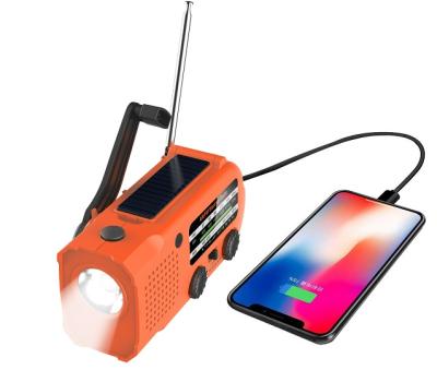 China PORTABLE Portable Emergency Mini Portable Am Fm Radio 4000mah 5000mah with Hand Crank and Solar Charging for sale