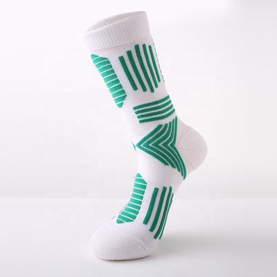 China Wholesale Antiskid Half High Sports Men Keen Football Socks With High Quality for sale