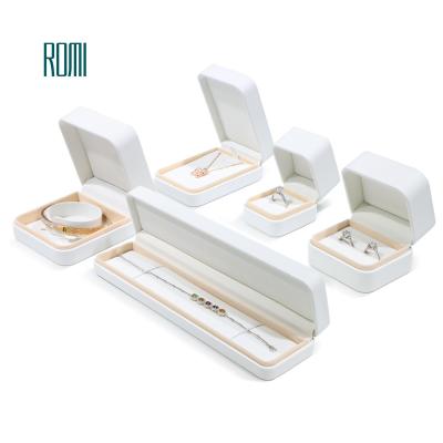 China Vintage ROMI White Classic Elegant Luxury PU Leather Jewelry Box Custom Logo Printed Ring Necklace Pendant Jewelry Box for Jeweler for sale