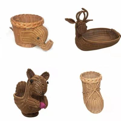 China Plastic Woven Multifunctional Fruit Basket Like Rattan Viable Animal Storage Fruit Basket Fruit Basket for sale