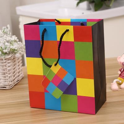 China High Quality Recyclable Gifts Paper Bag Color Lattice Pattern Printing Gift Shopping Paper Bag With Handle for sale