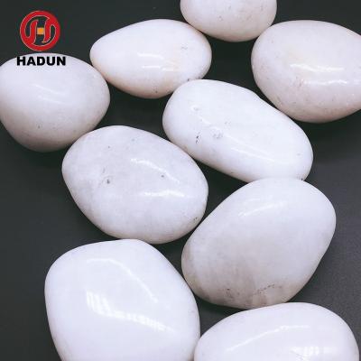 China Eco - Friendly Wholesale Decorative High Polished Natural Loose White Pebbles Stone For Garden for sale