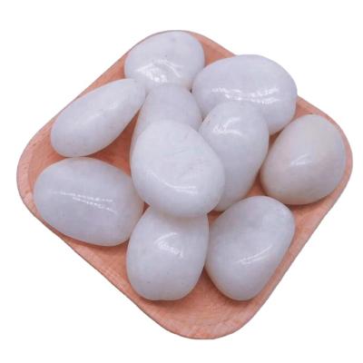 China Eco - Friendly Natural High Polished White River Pebbles Stone For Landscaping for sale