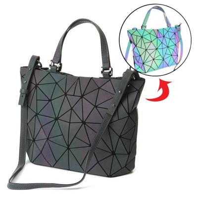 China 2022 Geometric Luminous Purses Women's Tote Bag Holographic Purses Flash Reflective Cross - Body Handbags Luxury for sale