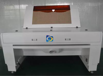 China Water Cooling 60W - 260W CO2 Laser Engraving Cutting Machine For Cloth for sale