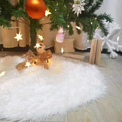 China BSCI Home Decor Large Plush Christmas Tree Skirt Modern Super Soft Round Snow White Fur Christmas Tree Skirt for sale