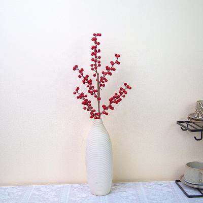 China Foam  DU-23AW-011 Christmas Decoration 5 folks Red Holly Flower Arrangement Table Decoration Artificial Berries for sale