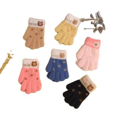 China LIANSHOU jacquard factory winter plus shearing full five finger children's gloves and mittens warm and simple cute baby bear claw jacquard for sale