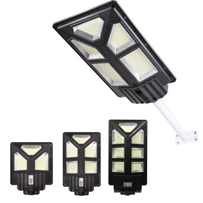 China Garden All In One 100W Led 200W 300W Solar Powered Street Light With Poles for sale