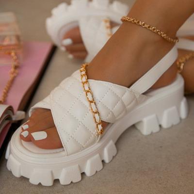 China Women's durable custom 2022 flat sandals summer beach sandals women gold soles flat thick chain sandals for sale