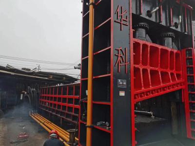 China 1000 ton Verstelbare snijlengte Gantier Guillotine Zware schroot scheer 2-3 keer per minuut Snij snelheid Te koop