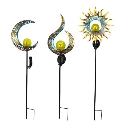 China Solar Outdoor Crackle Moon Garden Yard Lights Glass Globe Stake Metal Lights for sale