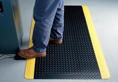 China Indoor Large Black Anti Fatigue Floor Mats With Yellow Side , Slip-Resistant for sale