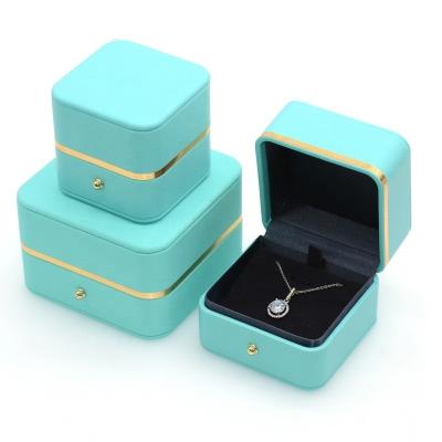 China Logo Green Necklace Ring Gift Custom Wholesale Elegant Luxury Boxes PU Leather Jewelry Packaging Box for sale