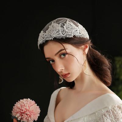 China SLBRIDAL Lace Edge Wedding Veil With Comb White Bridal Veils Wedding Accessories For Bride Wedding Women for sale