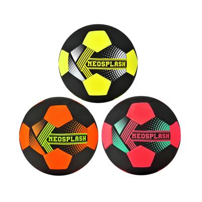 China Neoprene Custom Design Beach Balls Neoprene Soccer Football Water Sport Party Pool Game Ball for sale