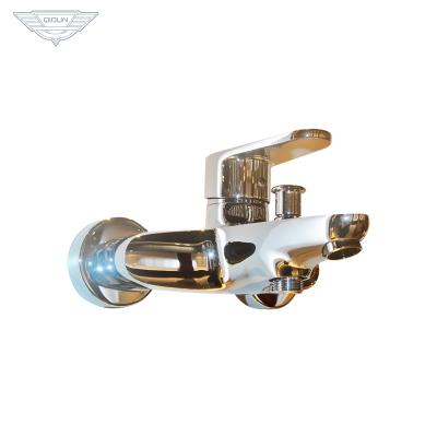 China Without Slide Bar Bathtub Mixer Taps Wall Mounted Set Bathtub Faucet With Hand Held Shower for sale