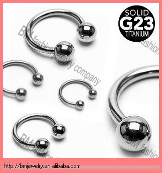 China Fashion Body Jewelry Grade 23 Horse Shoe 16 Gauge Solid Titanium Nose Rings With Balls for sale