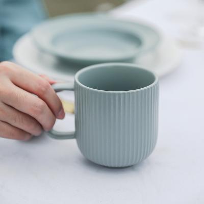 China Sustainable Nordic Style 350ml Matte Green Vertical Stripe Bulk Porcelain Coffee Mugs for sale