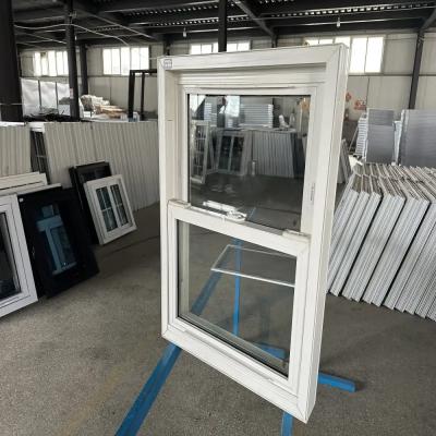 China Ventanas modernas de UPVC con parrilla de vinilo impermeable con vidrio interno en venta