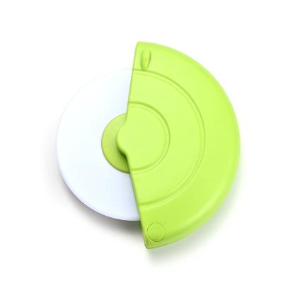 China Viable Cheap Round Cake Cutter Pizza Cutter Wheel Plastic Pastry Kitchen Price Pizza Cutter for sale