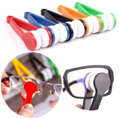 China Eco-friendly Mini Two Sided Glasses Sweep Microfiber Eyeglasses Cleaner Glass Cleaning Rub Eyeglass Cleaning Clip for sale