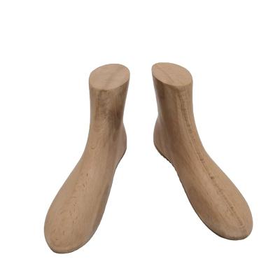 China Europe custom child foot display props wooden beech wood made wooden foot mannequin for child shoes display for sale