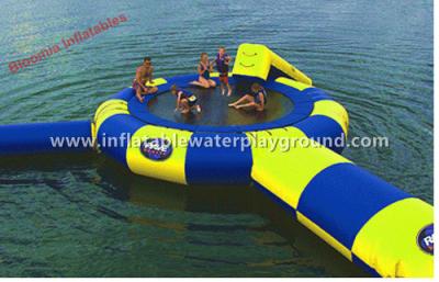 China Oceaan Opblaasbare Watertrampoline Combo met het Commerciële Gebruik van de Waterlancering Te koop