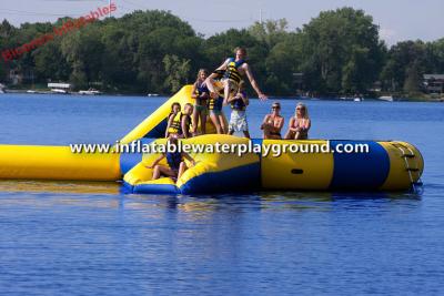 China De drijvende Trampoline Combo van het Meer Opblaasbare Water met de Trampolinepark van Vlekhuren Te koop