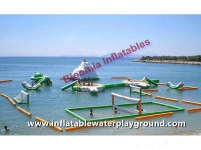 China Parque inflable verde del agua de la playa, parque flotante de la aguamarina con la corte de voleibol en venta