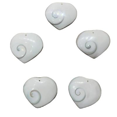 China Europe Newly Designed Natural Love Heart Pendant Sun Shell Pendant Disc for sale