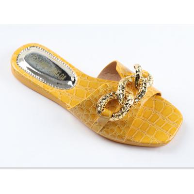 China Fashion Trend 2022 New Summer Gold Custom Chain Slides Woman PVC Sliders Slippers Ladies Flat PVC Flip Flops Slippers For Women for sale