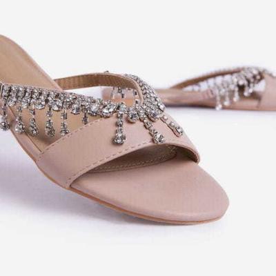 China Cushioning Factory Wholesale 2022 Summer New Style Flat Sandals S Shoes Shape Solid Color Chain Open Toe Outdoor Women's Shoes for sale